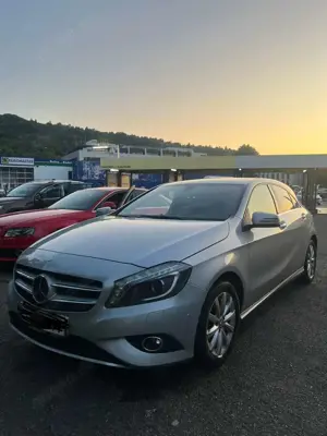 Mercedes-Benz A 180 (BlueEFFICIENCY) 7G-DCT Bild 2