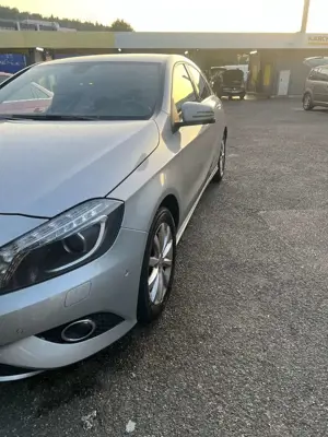 Mercedes-Benz A 180 (BlueEFFICIENCY) 7G-DCT Bild 3