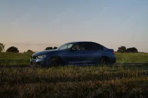 BMW 330 330i M-Paket Deutsches Fahrzeug Estorilblau Manuel