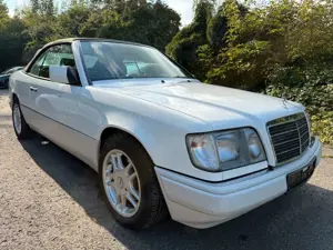 Mercedes-Benz E 200 Cabrio NUR 92.200 km Automatik/Klima/Leder