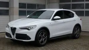 Alfa Romeo Stelvio Ti Q4 2.2JTDM/AHK/Kamera/Leder/ACC