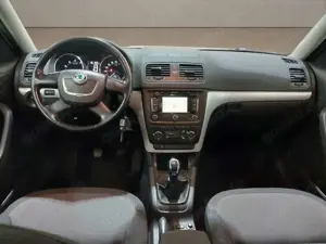 Skoda Yeti Ambition KLIMA 5-TÜRIG ALU 105PS TÜV NEU Bild 5