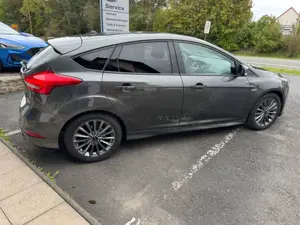 Ford Focus ST-Line Navi RFK PDC Bild 4