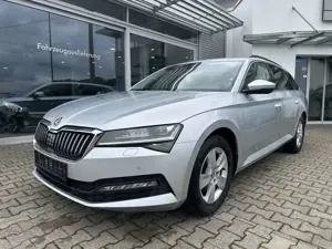 Skoda Superb Combi 2.0TDI STYLE*LED*NAVI*ACC*PDC Bild 2