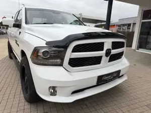 Dodge RAM 1500, 5,7 V8 , AHK , Tüv 09.2027...