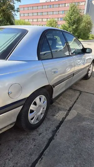 Opel Omega Omega 2.0 16V CD Reflection