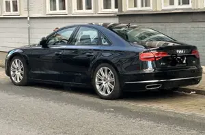 Audi A8 4.2 TDI Voll- und mit Traumausstattung Massage Bild 2