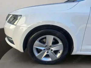 Skoda Octavia Combi Tour 1.0 TSI Navi Sitzheizung Bild 3