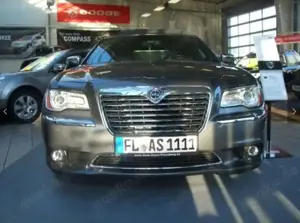 Lancia Thema Platinum 3.0 V6 Multijet *Navi*Leder*Pano* Voll* Bild 2