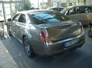 Lancia Thema Platinum 3.0 V6 Multijet *Navi*Leder*Pano* Voll* Bild 4