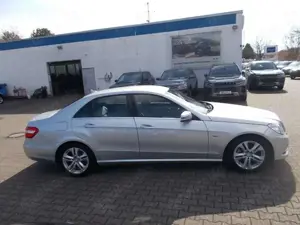 Mercedes-Benz E 220 CDi Avantgarde, AHK, Comand, SHZ Bild 4