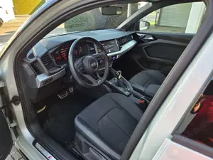 Audi A1 35 TFSI Sportback S tronic s-line Sonos LED Bild 4