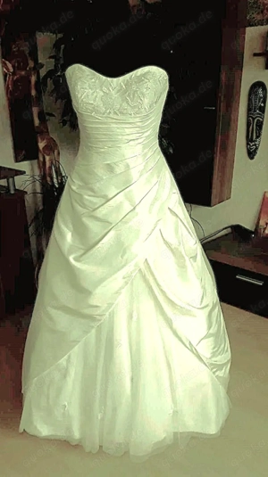Brautkleid von Lilly, Gr. M mit Schleppe