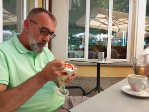 Mann sucht eine Oma für eine Affäre