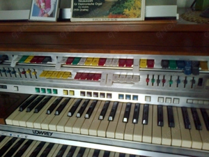 Lowrey-Orgel, elektronische Orgel Bild 3