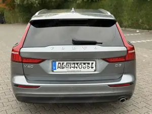 Volvo V60 Momentum Business Top Zustand Bild 3
