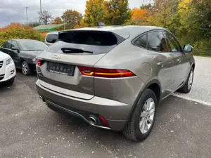 Jaguar E-Pace E-PACE R-Dynamic SE AWD Bild 4