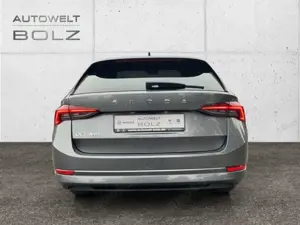 Skoda Octavia Combi Style 2.0 TDI HUD Navi Kamera DigiCock Klima Bild 5
