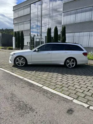 Mercedes-Benz E 350 T BlueTEC 4Matic 7G-TRONIC Amg Packet Bild 3