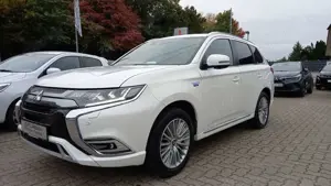 Mitsubishi Outlander PHEV Top 4WD Bild 1