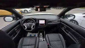 Mitsubishi Outlander PHEV Top 4WD Bild 4