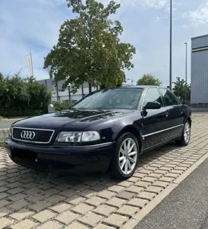 Audi A8 3.7 quattro Bild 2