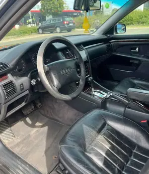 Audi A8 3.7 quattro Bild 5