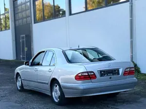 Mercedes-Benz E 270 CDI CLASSIC Bild 5