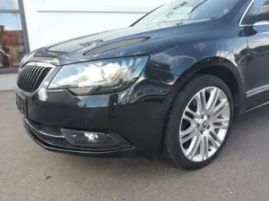 Skoda Superb Combi Elegance 2,0 TDI 4x4 AHK Pano Kamera Bild 3