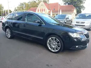 Skoda Superb Combi Elegance 2,0 TDI 4x4 AHK Pano Kamera Bild 4