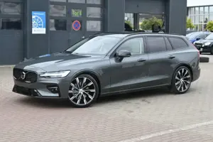 Volvo V60 B4 Ultra Dark*LED*PANO*STHZ*360*BW*BLIS*AHK