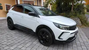 Opel Grandland X GS-Line 1.2 Turbo Automatik Bild 2