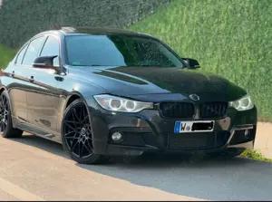 BMW 320 Apple CarPlay / Head-Up / 19 zoll / 8 Fach bereift