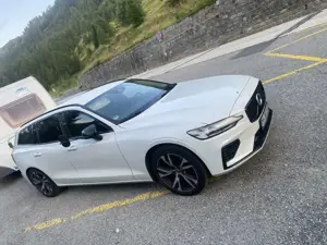 Volvo V60 R Design Expression Recharge Plug-In Hybrid AWD