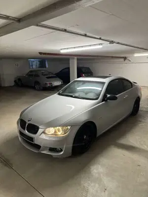 BMW 335 335i Coupe Aut. (Scheckheft, TÜV NEU) Bild 2