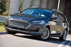 Ford Focus Turnier Vignale AHK RFK STH