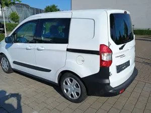 Ford Transit Courier 1.0 100 PS 6.Gang EcoBoost/14 Tkm/1.Hd/ Bild 2