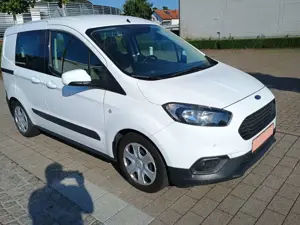Ford Transit Courier 1.0 100 PS 6.Gang EcoBoost/14 Tkm/1.Hd/ Bild 4