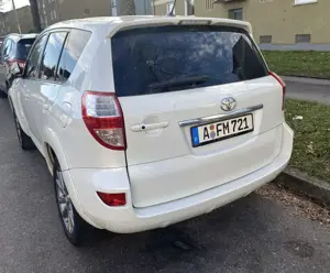 Toyota RAV 4 2.2 D 4WD *NAVI*CAM180* Bild 3