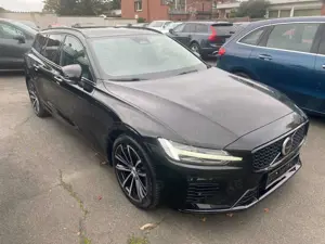 Volvo V60 T 8 Ultimate Dark Recharge AHK/Massage/Pano