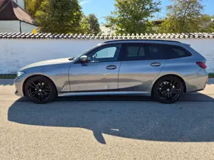 BMW 320 320 d xDrive M Sport *DriveAss.19Zoll-Shadow-AHK*