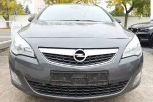 Opel Astra J Sports Tourer Design Edition Bild 2