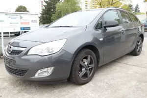 Opel Astra J Sports Tourer Design Edition Bild 3