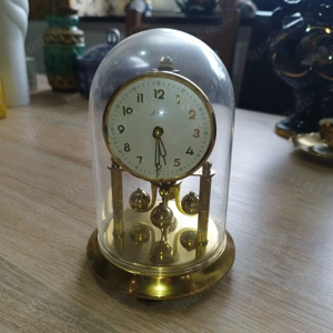 Jahresuhr der Firma Kern mit Mechanischem Gehäuse