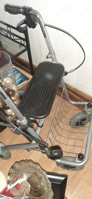 Rollator mit Korb und Serviertablett aus Nachlass