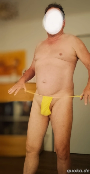 Nacktkellner bedient gratis zum Geburtstag oder zum Kaffee am Nachmittag