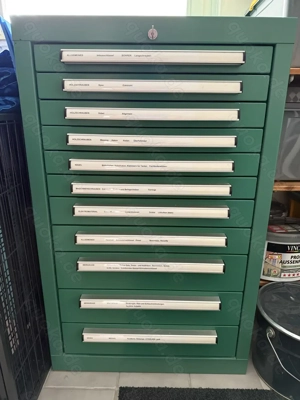 Werkzeug- und Materialschrank mit 11 Schubladen