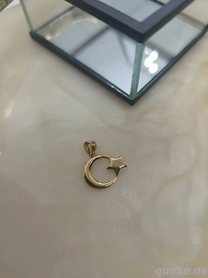 Exquisites Gold-Anhängsel: Halbmond und Stern   