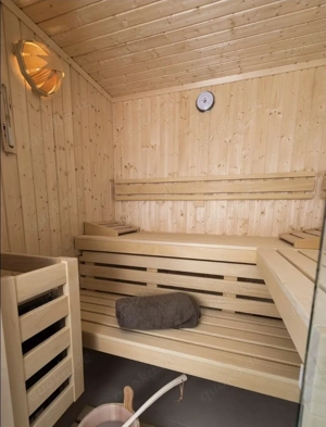 Laden in private Sauna ein 