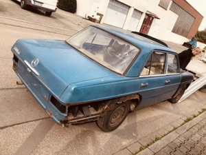 Mercedes-Benz 230.4 W115 Strichacht zum Restaurieren Bild 4